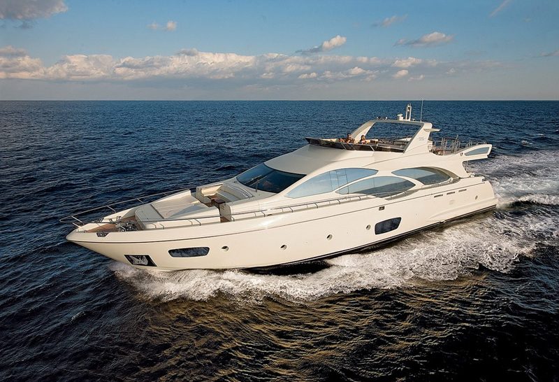 100-foot Azimut superyacht cruising at speed
